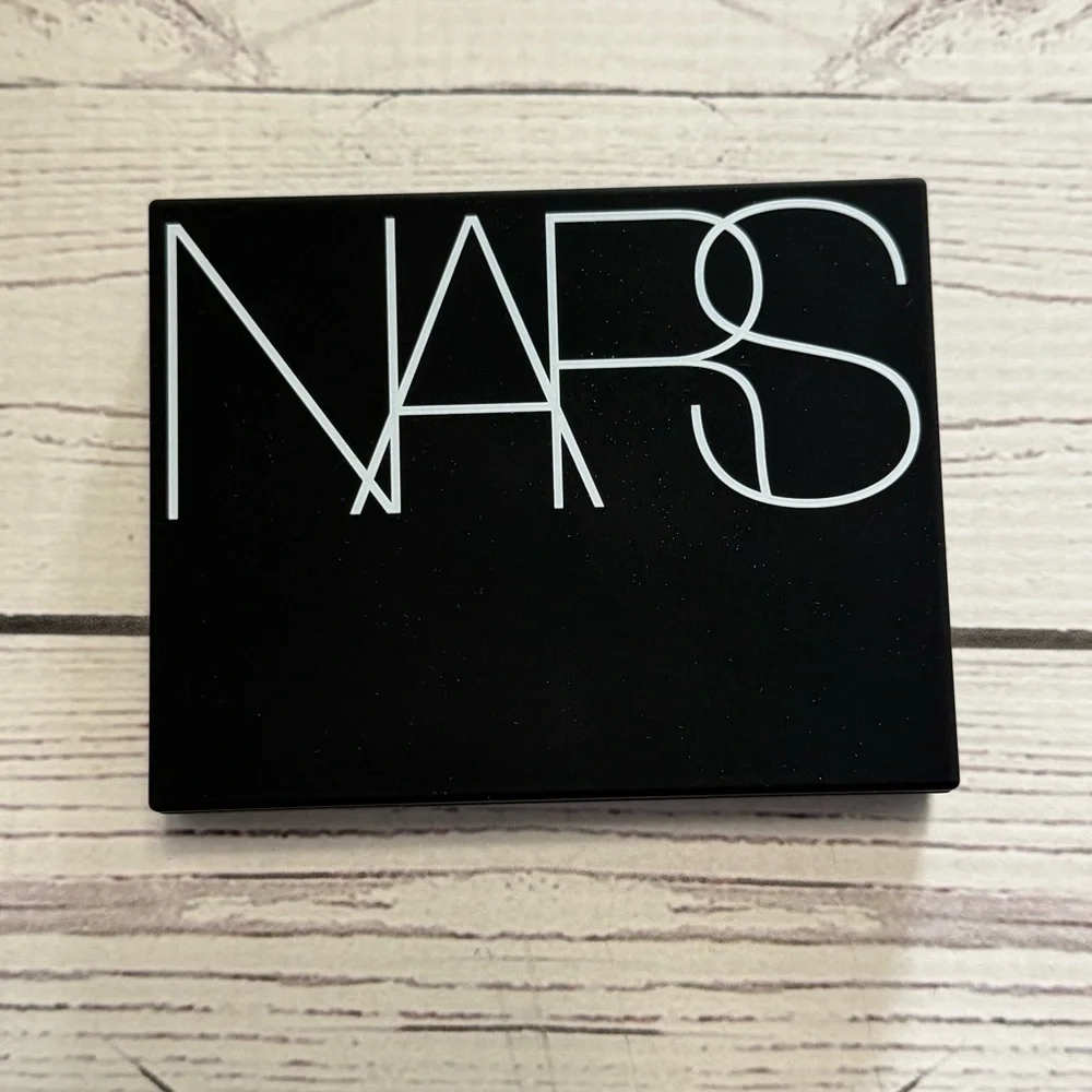 NARS Light Reflecting Setting Powder - Picture 4 of 7
